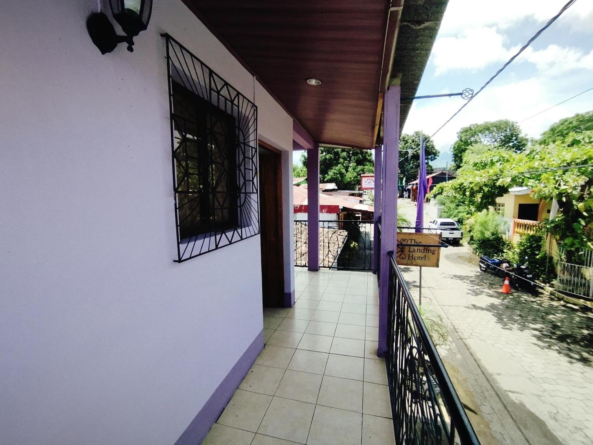 The Landing Hotel And Restaurant Moyogalpa Esterno foto