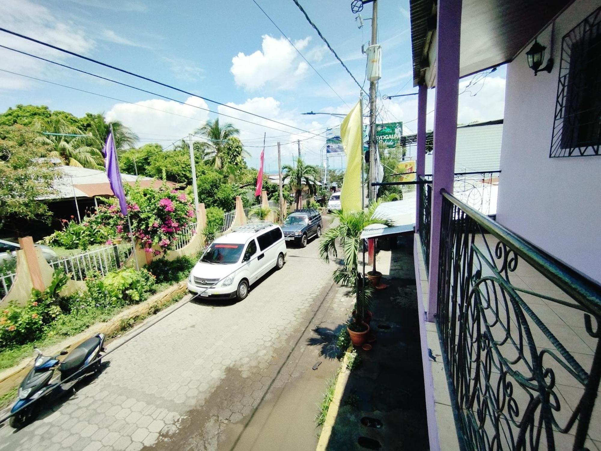 The Landing Hotel And Restaurant Moyogalpa Esterno foto