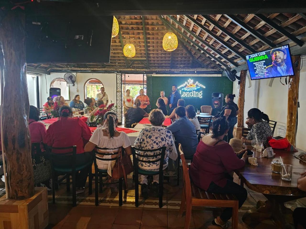 The Landing Hotel And Restaurant Moyogalpa Esterno foto
