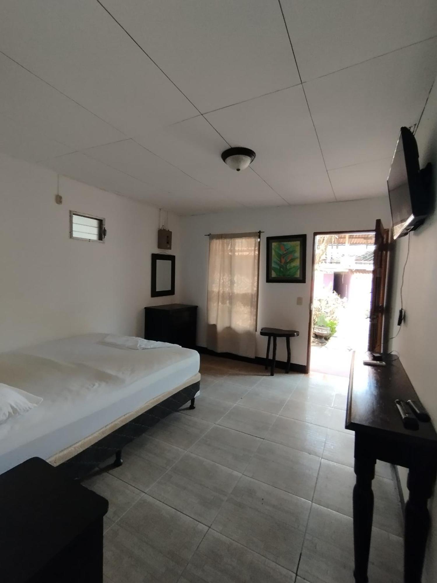 The Landing Hotel And Restaurant Moyogalpa Esterno foto