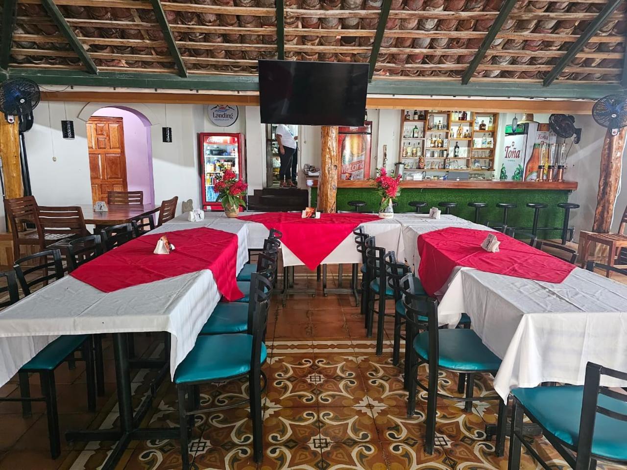 The Landing Hotel And Restaurant Moyogalpa Esterno foto