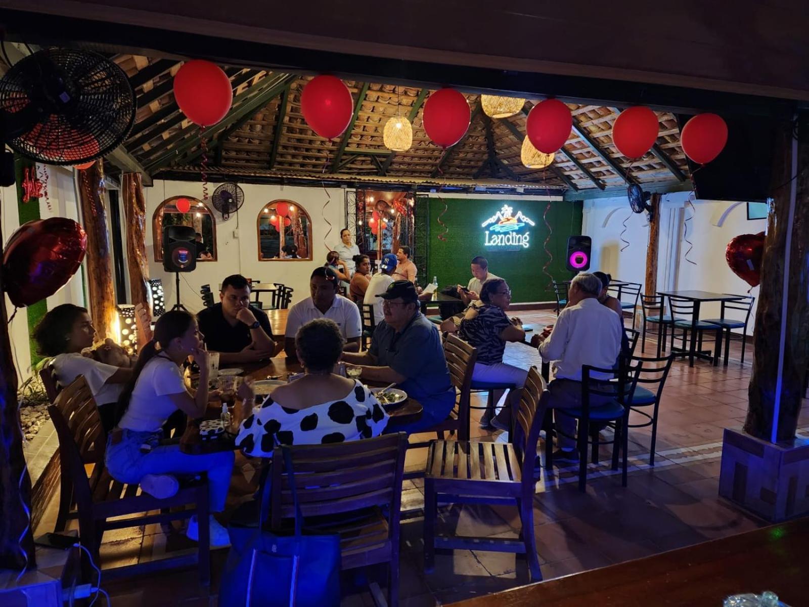 The Landing Hotel And Restaurant Moyogalpa Esterno foto