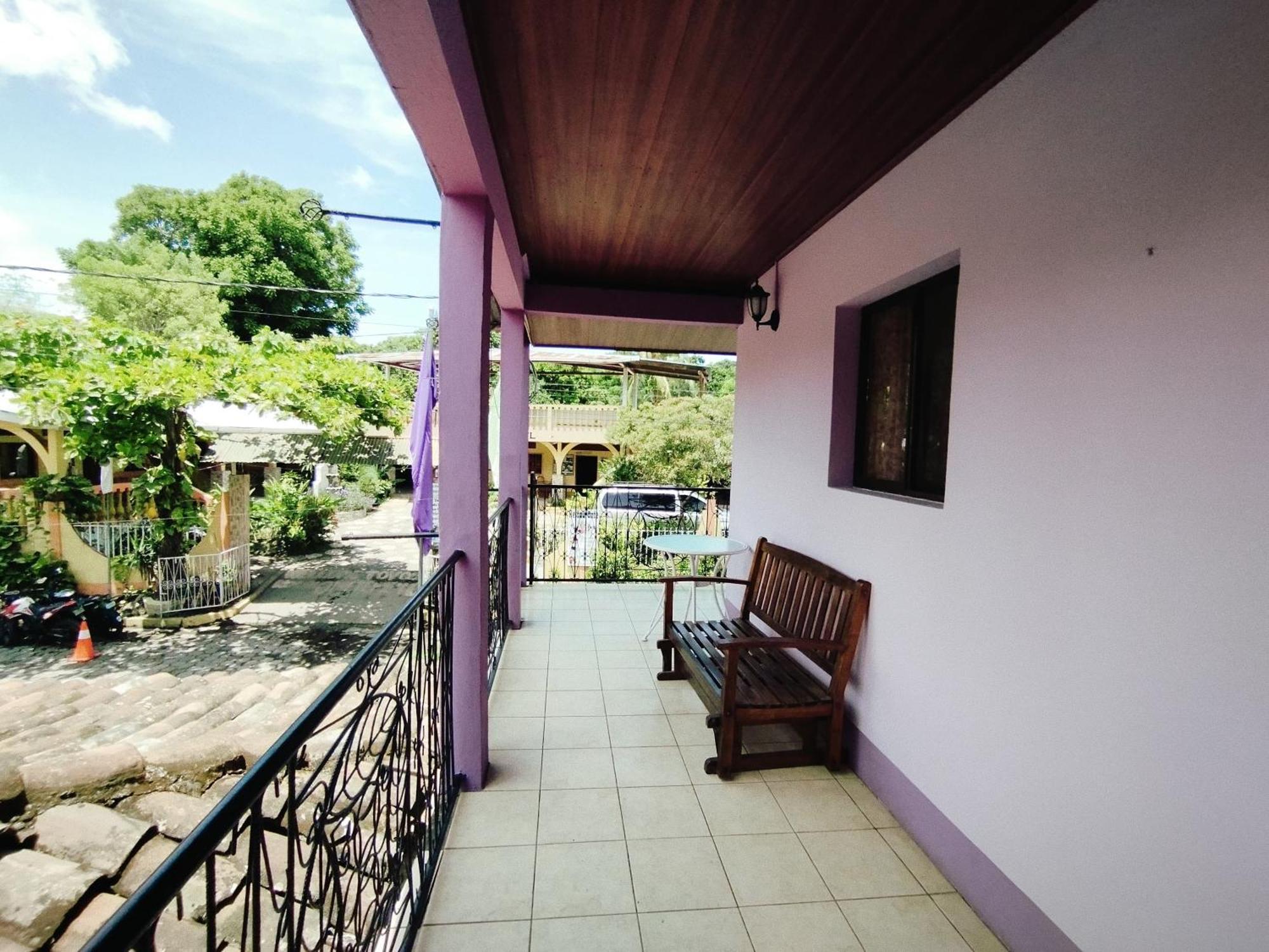 The Landing Hotel And Restaurant Moyogalpa Esterno foto